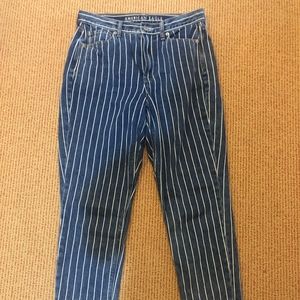 American Eagle Striped Mom Jeans (6 SHORT)